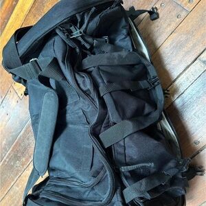 Luggage duffel bag with separate shoe compartment